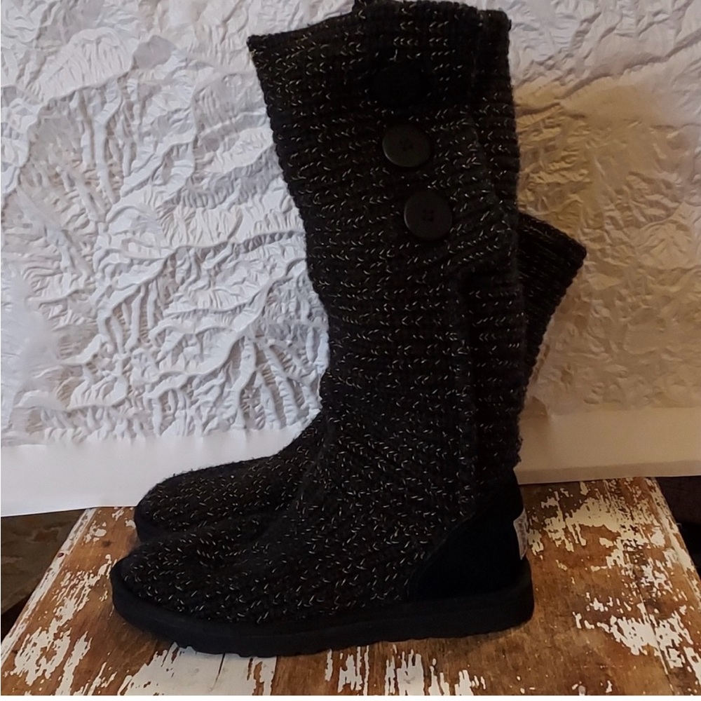 Women’s Uggs Classic Cardi Black and Gold size 8